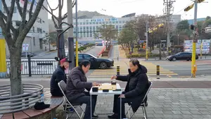 “구리시는 바둑 전용공간 마련해달라” 시청 앞 단식·길거리 시위