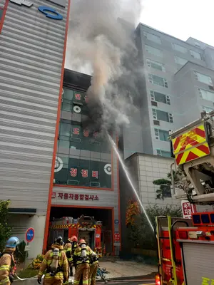 고양 덕양구 자동차정비공장서 불… 소방관 1명 심정지