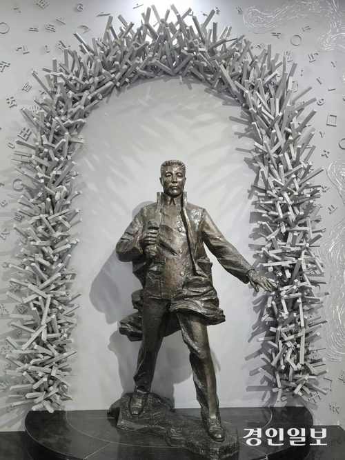 하얼빈역 ‘안중근 의사 기념관’에 설치된 안중근 의사 동상. 2025.10.22 /김태강기자 think@kyeongin.com