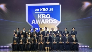 투표단 88% ‘신인왕’에 안현민 찍었다… 노경은도 ‘홀드왕’