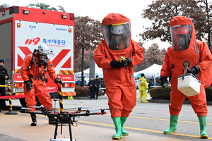 [현장르포] 수원월드컵경기장 대테러 합동훈련… 도심 상공 ‘살인드론’ 제압