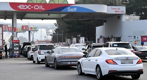 [포토] 유가 4주 연속 상승… 고속도로 ‘싼 집’ 차량행렬