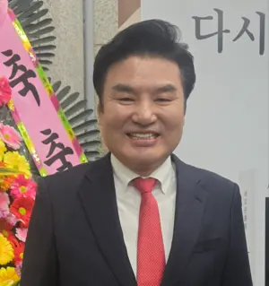 원유철 출간기념회 “35년 정치, 반성의 기록… 새 나침반”