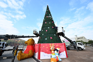 [포토] 수원 화성행궁 광장 ‘성탄 트리’