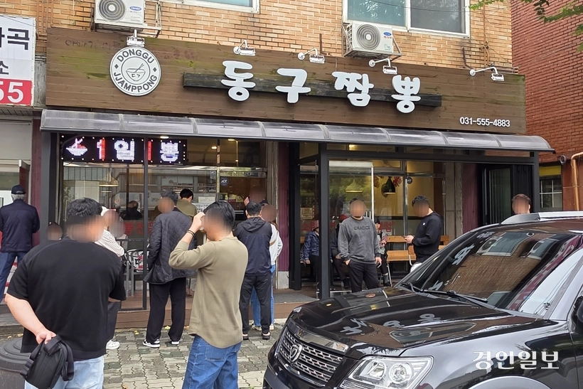 평일 오픈 한 시간 전 풍경. 오픈런도 쉽지 않다. /황성규기자 homerun@kyeongin.com