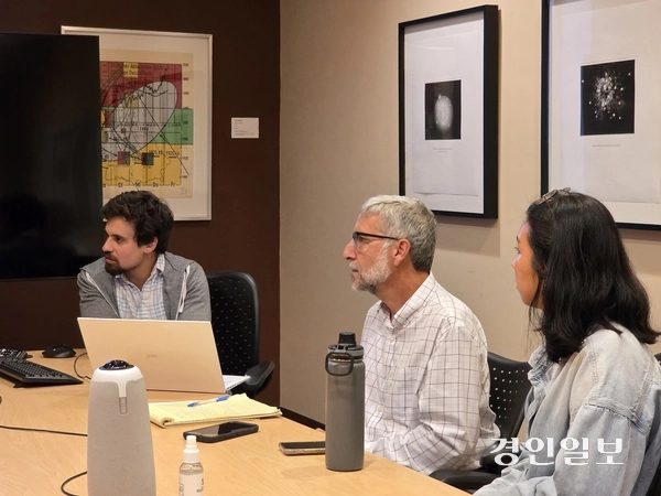 WUSF의 기자들이 한국 지역 언론사들의 질문을 듣고 답하고 있다. 2025.12.2 /美 플로리다주 마이애미·탬파베이=구민주기자 kumj@kyeongin.com