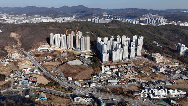 정부의 부동산 규제정책에도 불구하고 용인지역에서 진행 중인 도시개발사업은 총 30건으로 민간도시개발사업 신청이 봇물을 이루고 있다. 사진은 용인시 처인구 역북2지구 도시개발사업 부지. 2025.12.3 /임열수기자 pplys@kyeongin.com