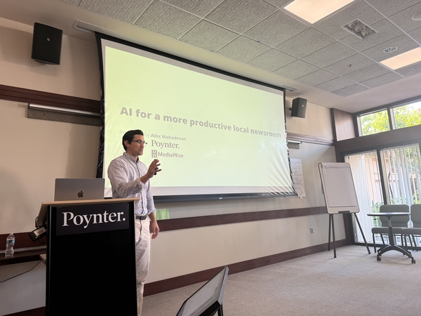 MediaWise의 디렉터 알렉스 마하드만 씨가 AI 환경과 윤리적 고려사항과 생산적인 지역 뉴스룸을 위한 AI 활용 방안에 대해 강의하고 있다. /한국언론진흥재단 제공
