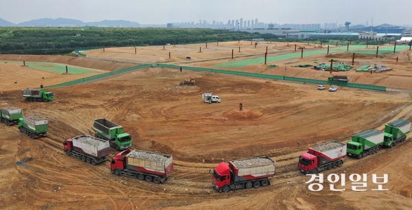 생활폐기물 수도권 직매립 금지 조처에 대비한 소각시설 설치 관련 국비도 경기도 건의액보다 98억원 증액돼 633억원을 확보했다. 인천시 서구 수도권쓰레기매립지 3-1공구 모습. /경인일보DB