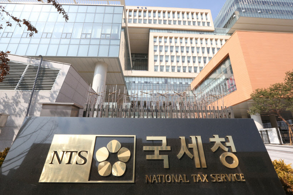 인천지방국세청은 인천·경기 부천 지역을 무대로 활동하는 유튜버와 BJ의 세금 탈루 행위에 대한 관리를 강화한다. /연합뉴스