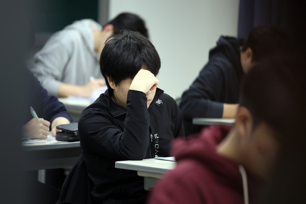 경기도교육청이 사교육업체에 ‘문항 장사’를 한 교원들을 경찰에 무더기 고발하기로 했다. 사진은 기사와 관련 없음. /연합뉴스