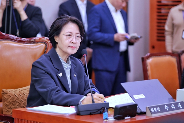 추미애 국회 법제사법위원장이 5일 오후 7시 경기대학교 텔레컨벤션센터에서 열리는 ‘2025 K-민주주의 토크콘서트’ 기조 발제자로 나선다. /추미애 의원실 제공