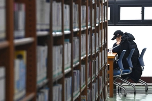경기도 ‘도서관 1번지 수원’… ‘책 살 체력’은 해마다 빠지고 있다