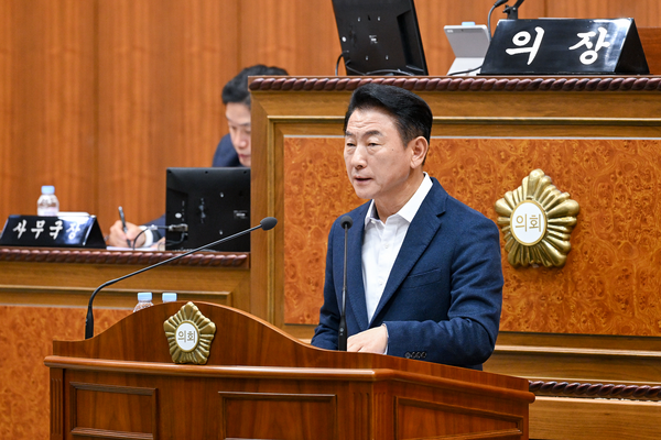 김동근 의정부시장이 최근 열린 제340회 제2차 정례회에서 시정연설을 하고 있다. /의정부시 제공.
