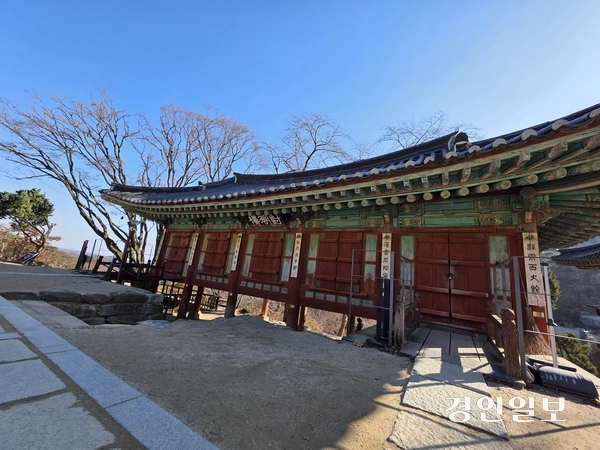 고려 말 목은 이색이 이곳에 서서 바닷물 조류를 감상했다는 시를 남겼다고 한다. 2025.12.1 /정진오기자 schild@kyeongin.com