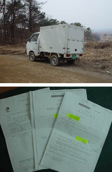 2005년 화성시 장덕동 비포장 도로변에 세워진 숨진 청각장애인 김씨의 0.5t 트럭. /경인일보DB