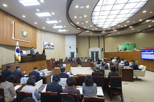 의왕시의회는 지난 5일 제316회 제2차 정례회 제2차 본회의를 열어 의왕 미래교육센터 설립을 위한 공사비 예산을 포함한 제3차 의왕시 추가경정예산안을 가결했다. /의왕시의회 제공