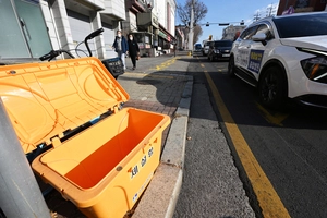 [포토] 텅 빈 제설함, 언제 채워질까