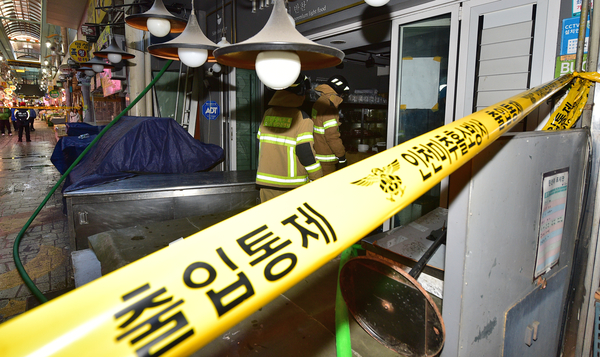새벽에 화마 덮친 미추홀구 신기시장, 큰 피해는 막았다