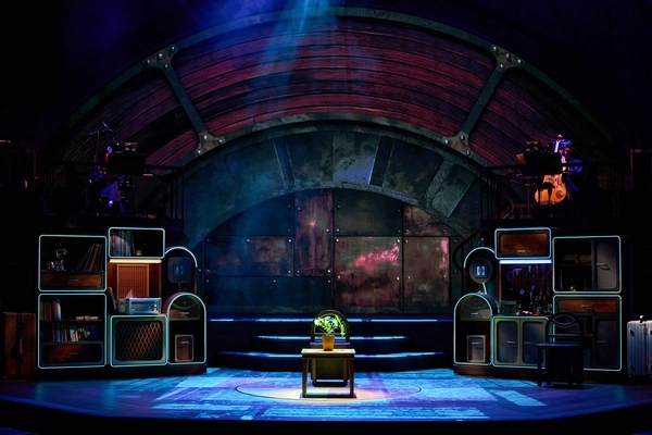 뮤지컬 ‘어쩌면 해피엔딩’의 무대 모습 /NHN 링크 제공