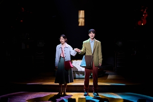 [공연리뷰] 토니상 거머쥔 로봇의 사랑… 뮤지컬 ‘어쩌면 해피엔딩’