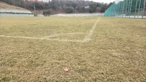 훈련 빠진 축구 훈련장, 공 대신 음악 ‘뻥뻥’… 전용 연습구장 없어 ‘떠도는 수원FC’