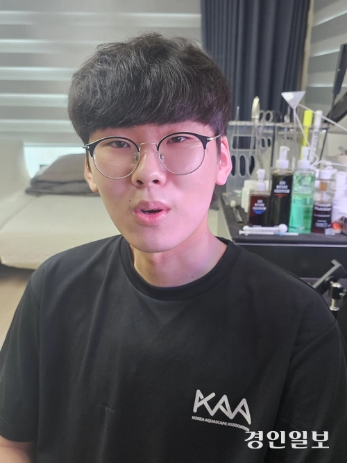 임도균 군이 한국을 포함한 다른 나라에서도 인정받는 작가가 되고 싶다고 말하고 있다. 2025.12.10 남양주/이종우기자 ljw@kyeongin.com
