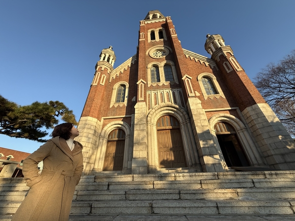 [인터뷰] 똥물 뒤집어 쓴 여공들에게… 소설 ‘언제라도 안아줄게’ 양진채 작가