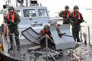 [포토] 육군 51사 해안 경비정 출동준비 훈련