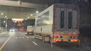 갓길 잠자는 화물차, 경기도 곳곳 여전… 불법 주정차 해법 안 보인다
