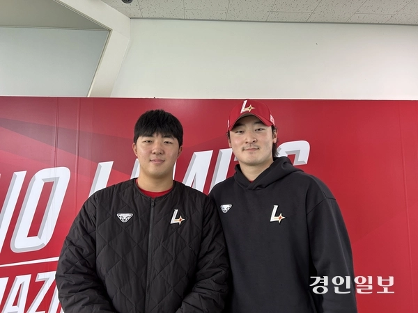 2026 SSG 신입선수 (왼쪽부터) 김민준, 조재우. 2025.12.11/백효은기자100@kyeongin.com