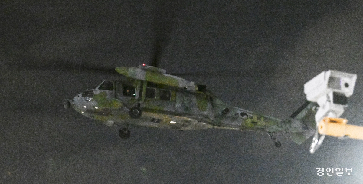 국회 상공을 비행하는 군 헬기. /경인일보DB
