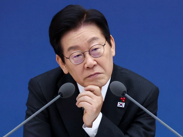 이재명 대통령이 12일 세종시 정부세종컨벤션센터에서 열린 과학기술정보통신부ㆍ개인정보보호위원회 업무보고에서 참석자 발언을 듣고 있다. 2025.12.12 /연합뉴스