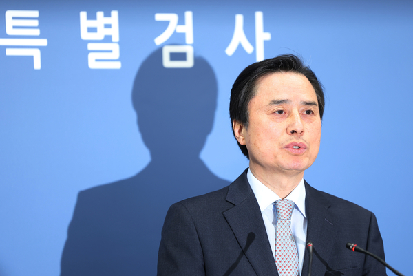 12·3 비상계엄 관련 내란·외환 의혹을 수사해온 조은석 특별검사팀이 윤석열 전 대통령이 ‘2023년 10월’ 이전부터 비상계엄 선포를 준비했다고 결론 내렸다. 사진은 조은석 특별검사가 15일 서울 서초구 서울고검 기자실에서 12·3 비상계엄 사태 관련 내란·외환 사건 최종 수사 결과를 발표하고 있는 모습. 2025.12.15 /연합뉴스