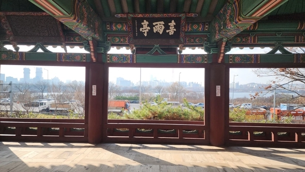 세종대왕 이도가 쓴 양화나루 효령대군 별서 누정, 희우정. /최철호 소장 제공