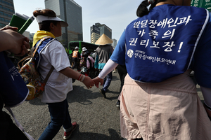 [사건 인사이드] 장애아 돌봄 부담 ‘벼랑끝 부모들’