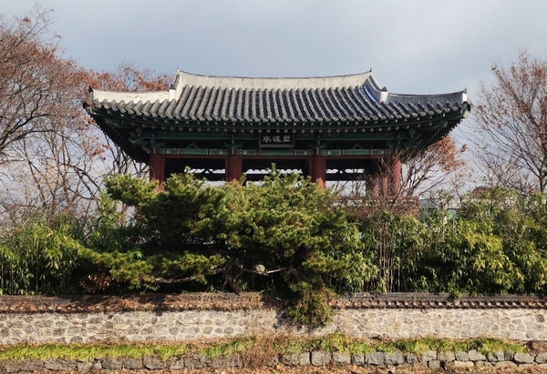 한강변 양화나루 언덕 위에 있는 한강제일정인 망원정. /최철호 소장 제공