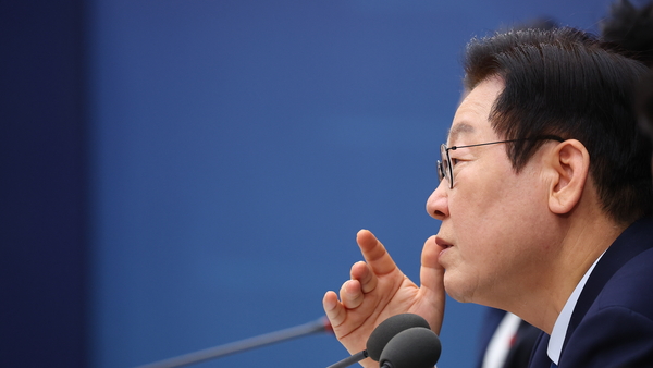 이재명 대통령이 17일 정부세종컨벤션센터에서 행정안전부(경찰청, 소방청)·인사혁신처 업무보고에서 발언하고 있다. 2025.12.17 /연합뉴스