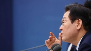 ‘대통령 생중계 행보’에 여야 극과극