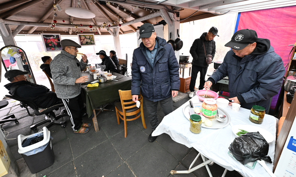 러시아에서도 한국 이름 지켜온 사할린 동포, 주민등록증엔 킴산우?