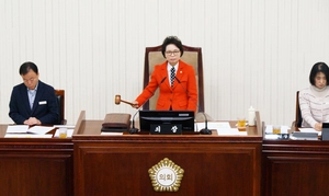 비판 쏟아진 ‘과천공연예술축제’, 천신만고 끝에 내년 예산 확보…‘혁신’ 과제 남겨
