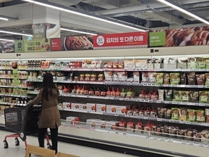 시판 김치로 ‘손쉽게’, 김장조끼로 ‘레트로하게’