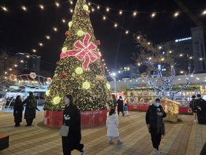 오산서 즐기는 ‘오 해피 산타마켓’… 크리스마스 축제 한창