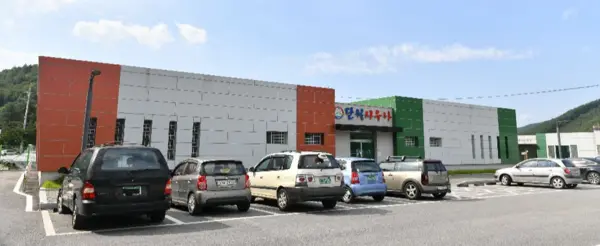 상당수 지역에 도시가스가 공급되지 않고 있는 양평군에서 공공목욕탕은 생활 여건을 보완해주는 ‘일상의 공간’으로 자리매김 하고 있다. 단월면에 위치한 단월사우나 전경. /양평군 제공