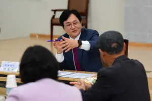 초초고령사회 강화군, 이동 군수실 인기