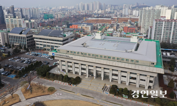 인천시는 올 한 해 정치·경제·사회·문화체육 등 각 분야에서 여러 성과를 냈다. 동시에 정책 실행이 미진하거나 외부 영향으로 소기의 성과를 내지 못했거나 보완해야 할 과제도 남겼다. 2025.12.28 /조재현기자  jhc@kyeongin.com