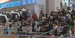 연예인 입출국 혼란에 다시 불거진 ‘인천공항 패스트트랙’ 도입