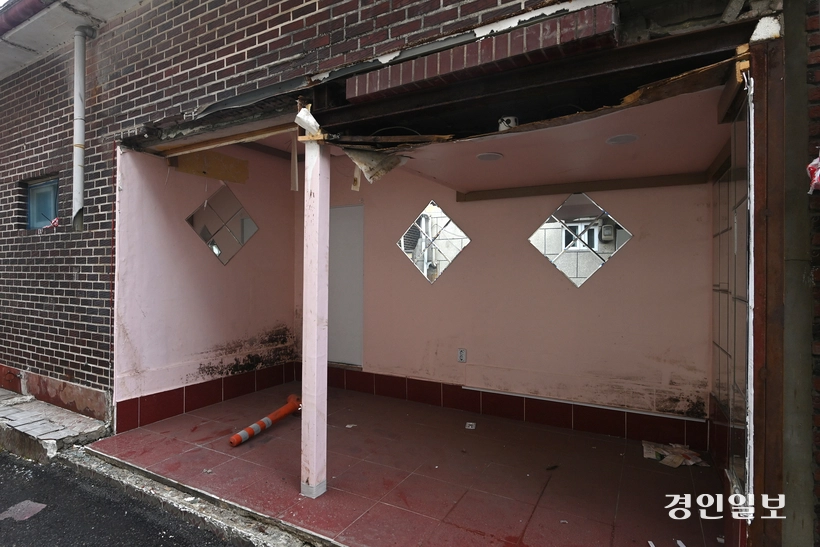 파주시는 올해 집결지 폐쇄 예산으로 46억원을 편성했다. 이중 38억6천만원은 건물 매입비다. 파주시 용주골 성매매 집결지. /경인일보DB