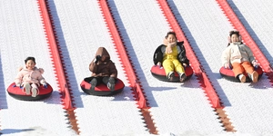 [포토] 눈썰매 ‘씽씽’ 즐거운 새해