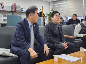 인천 보폭 넓히며 ‘이슈 몰이’ 나선 박찬대… 출마 발표 시점 주목 [인천 정가 레이더]